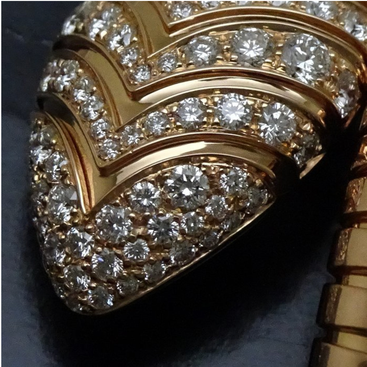 Bulgari serpenti tubogas單螺旋手鍊18k玫瑰金，鑲有3.2 ctw的玻璃鑽石