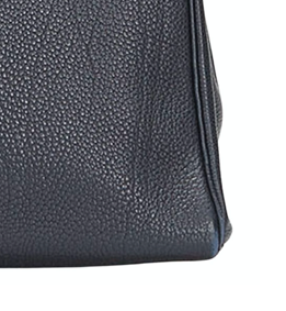 Hermès Kelly 32 Retourne 手提包採用黑色 Vache Ardennes 皮革製成