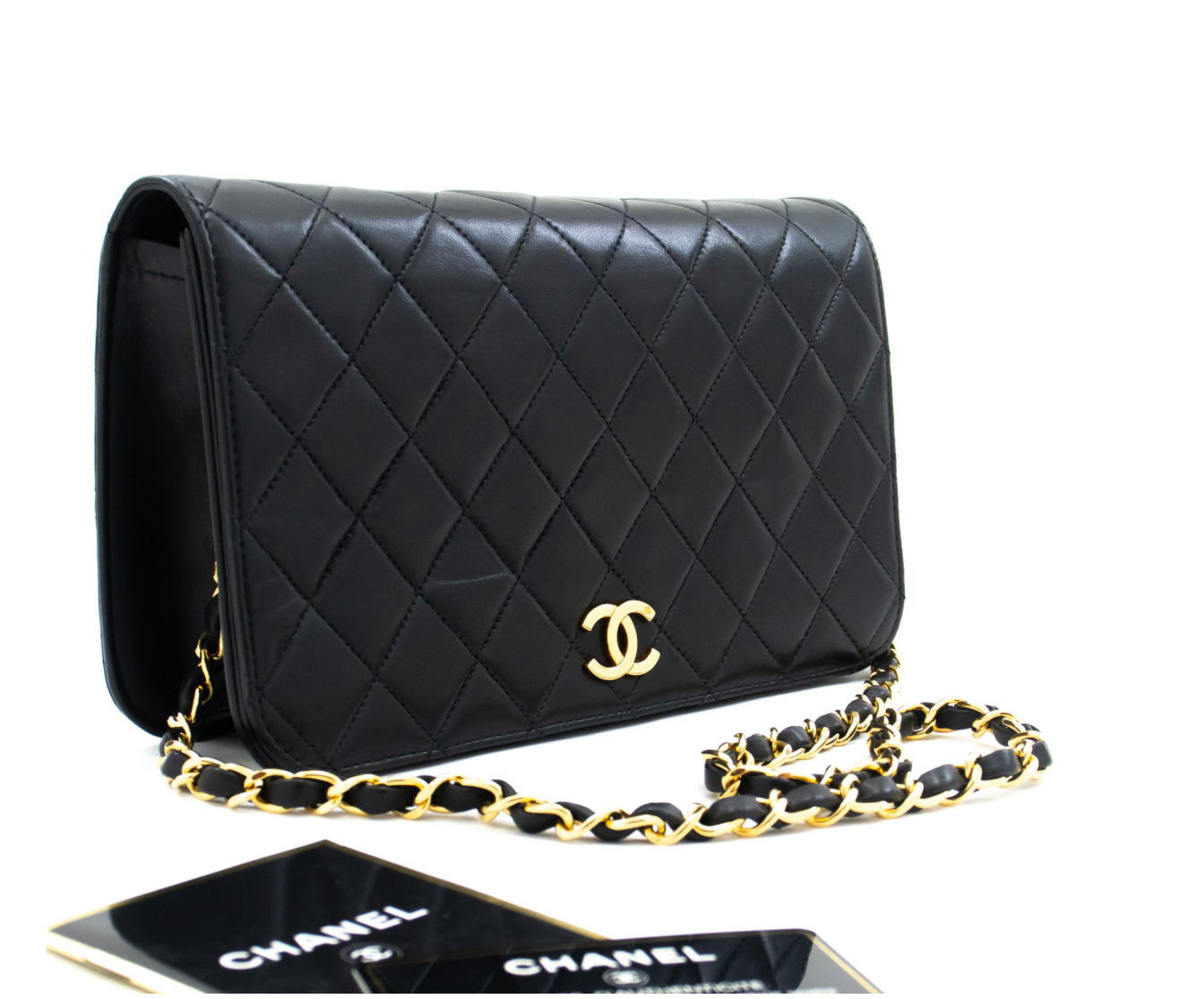 Bolsa de hombro con la cadena de aleta completa de Chanel vintage en el juego completo: con la caja, la bolsa de polvo y la tarjeta de autenticidad