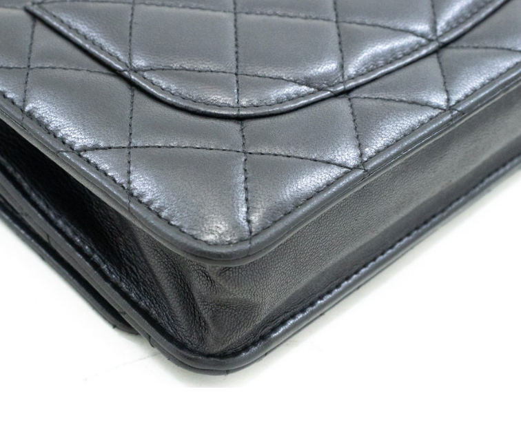 Pre-owned 2016 Quilted black colour Chanel Lambskin Classic CC Wallet on Chain