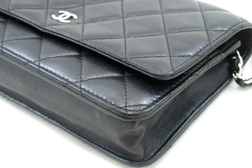 Pre-owned 2016 Quilted black colour Chanel Lambskin Classic CC Wallet on Chain