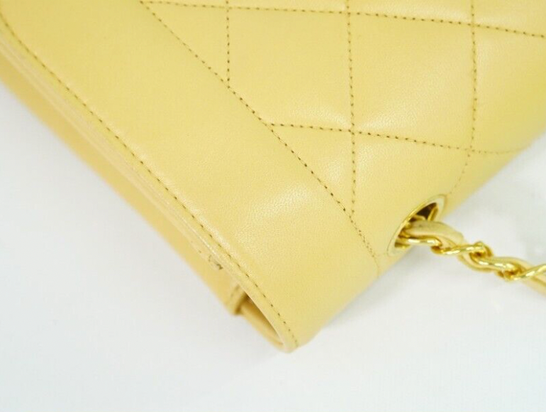 Pre-owned Vintage Chanel Diana CC leather shoulder bag in a yellow colour & gold-tone hardware