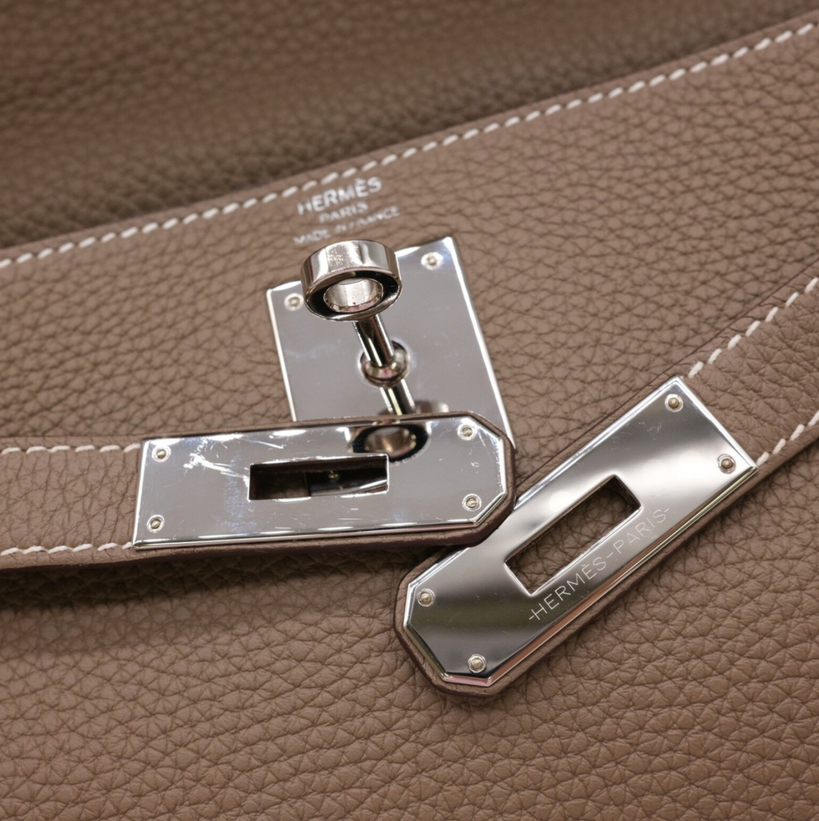 Pre-owned Hermès Kelly Retourne 28 Etoupe Togo with Palladium hardware