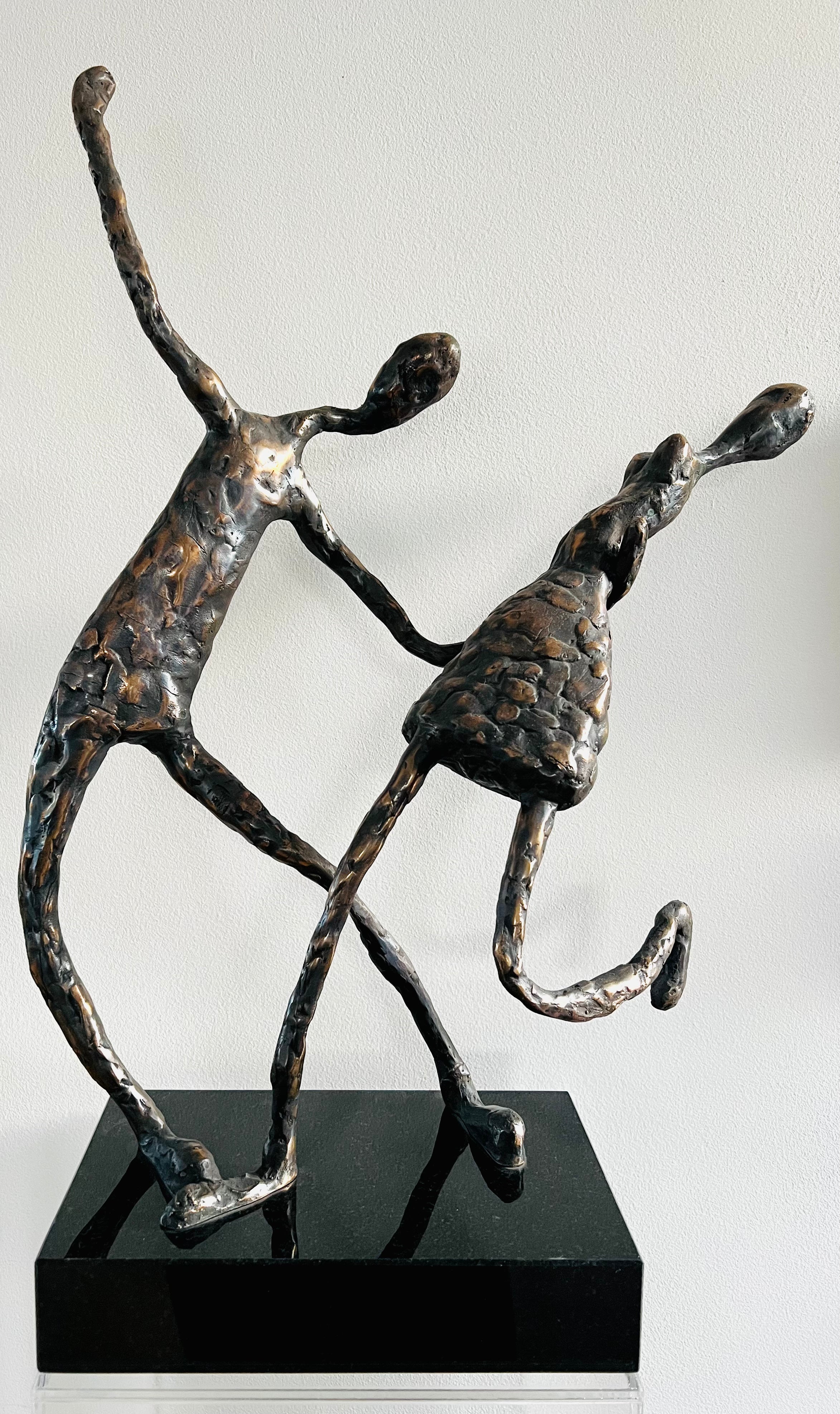 Ieva Bondare的青銅雕塑“ Let's Dance”（Uzdejosim）