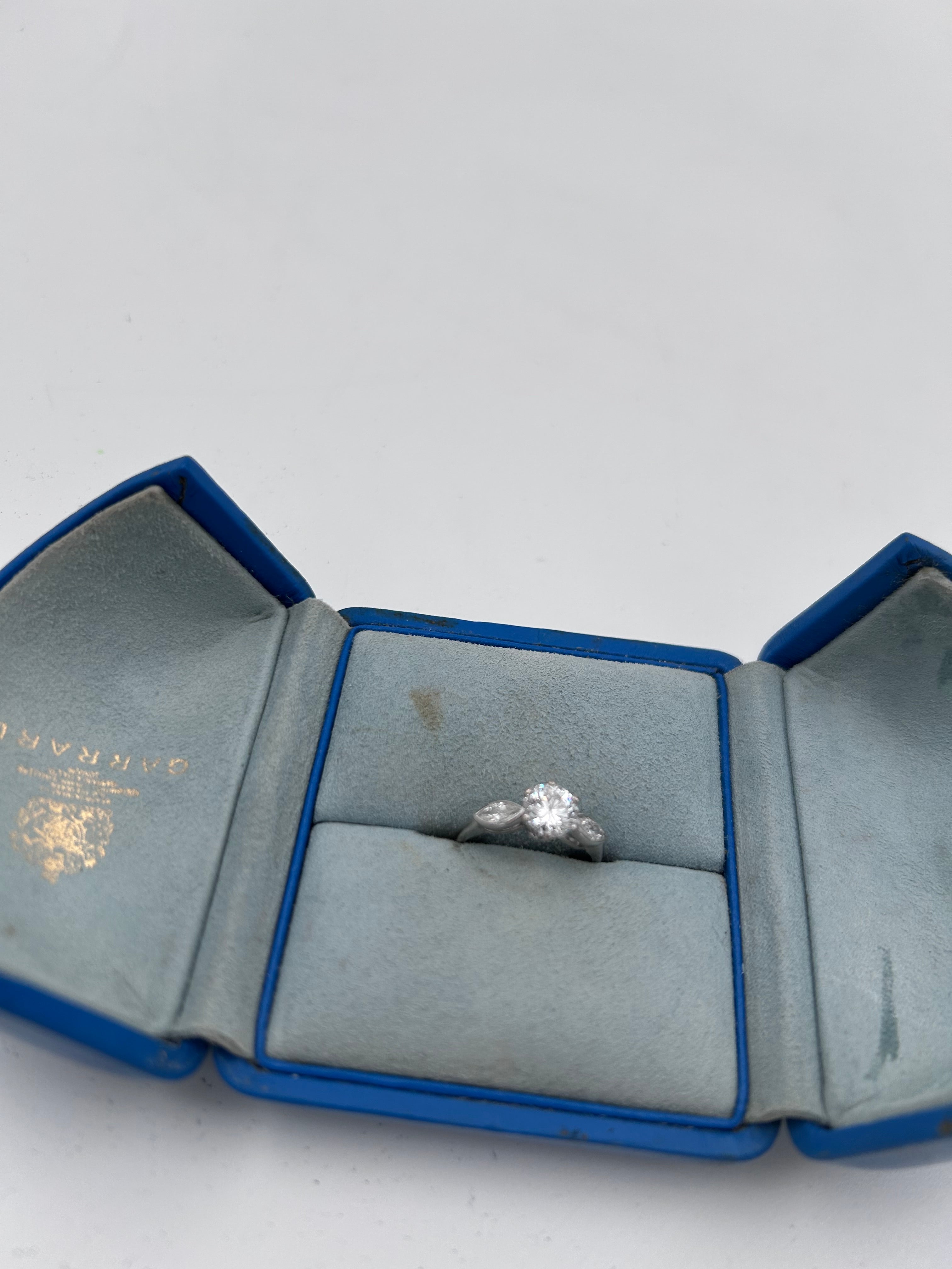 Vintage Garrard 18k white gold engagement ring set with a 1,06ct round brilliant cut diamond of VVS clarity F colour