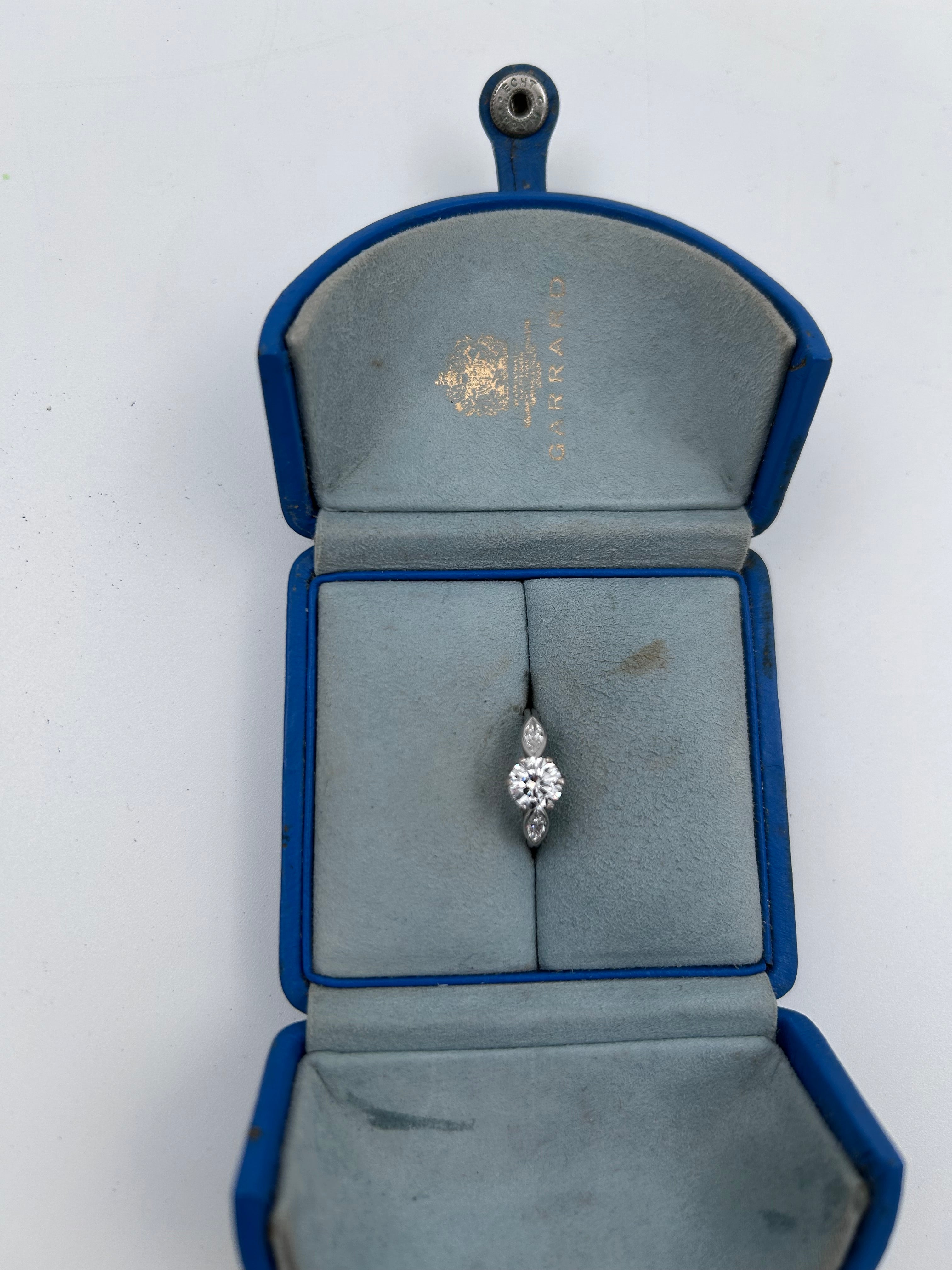 Vintage Garrard 18k white gold engagement ring set with a 1,06ct round brilliant cut diamond of VVS clarity F colour