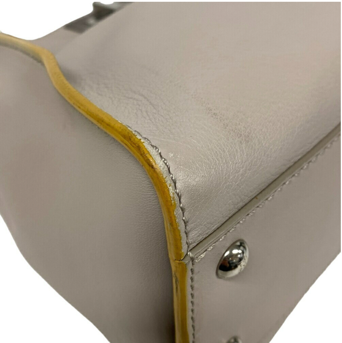 Pre-owned medium sized Peekaboo Fendi handbag, made of light gray leather and yellow trim