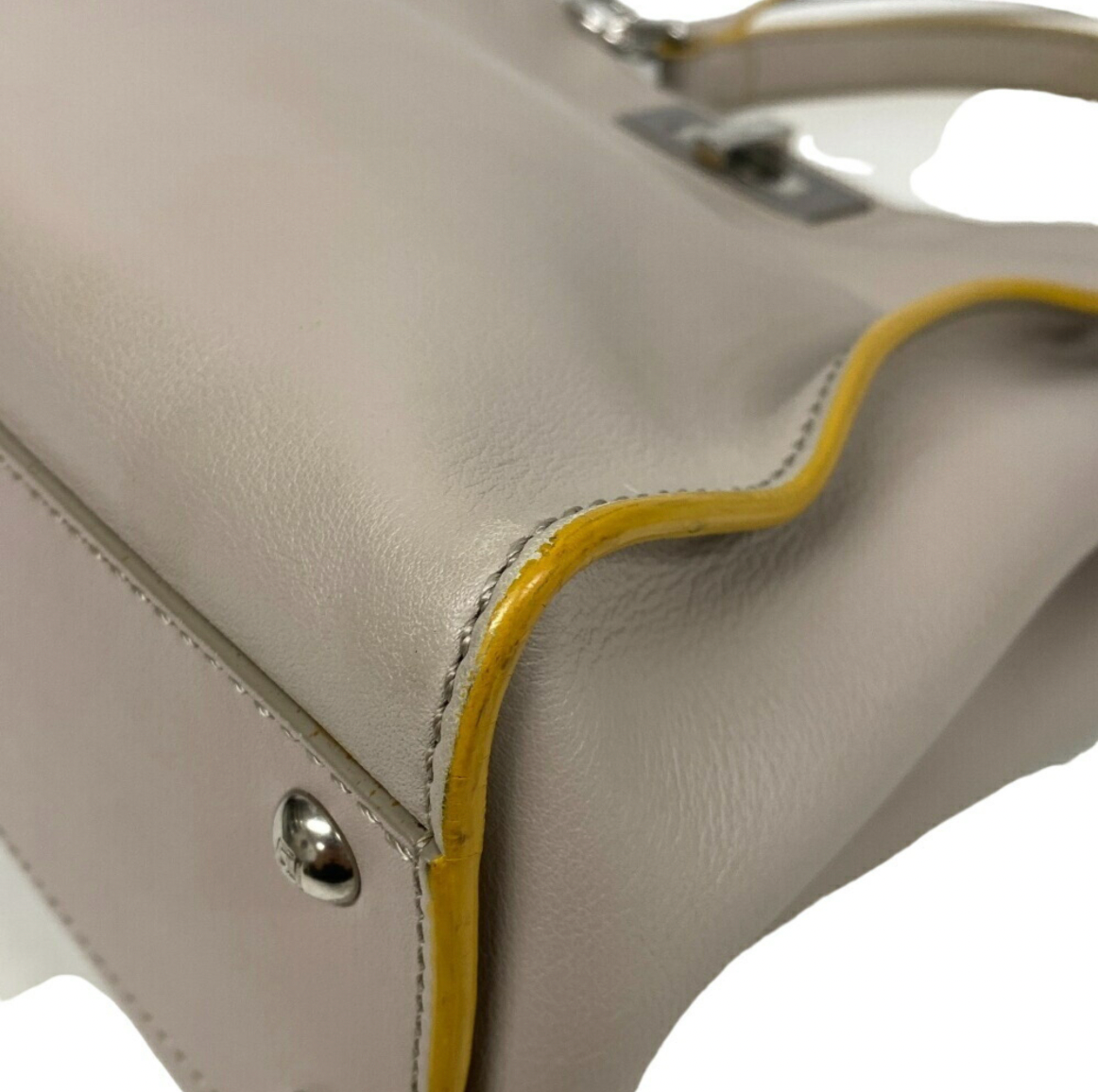 Pre-owned medium sized Peekaboo Fendi handbag, made of light gray leather and yellow trim