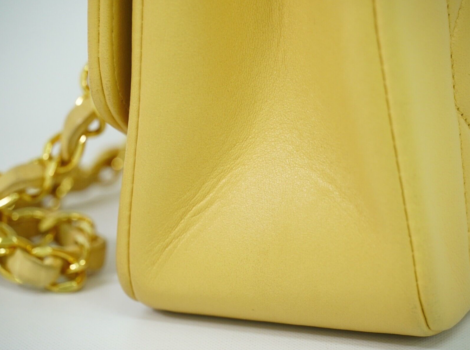 Pre-owned Vintage Chanel Diana CC leather shoulder bag in a yellow colour & gold-tone hardware