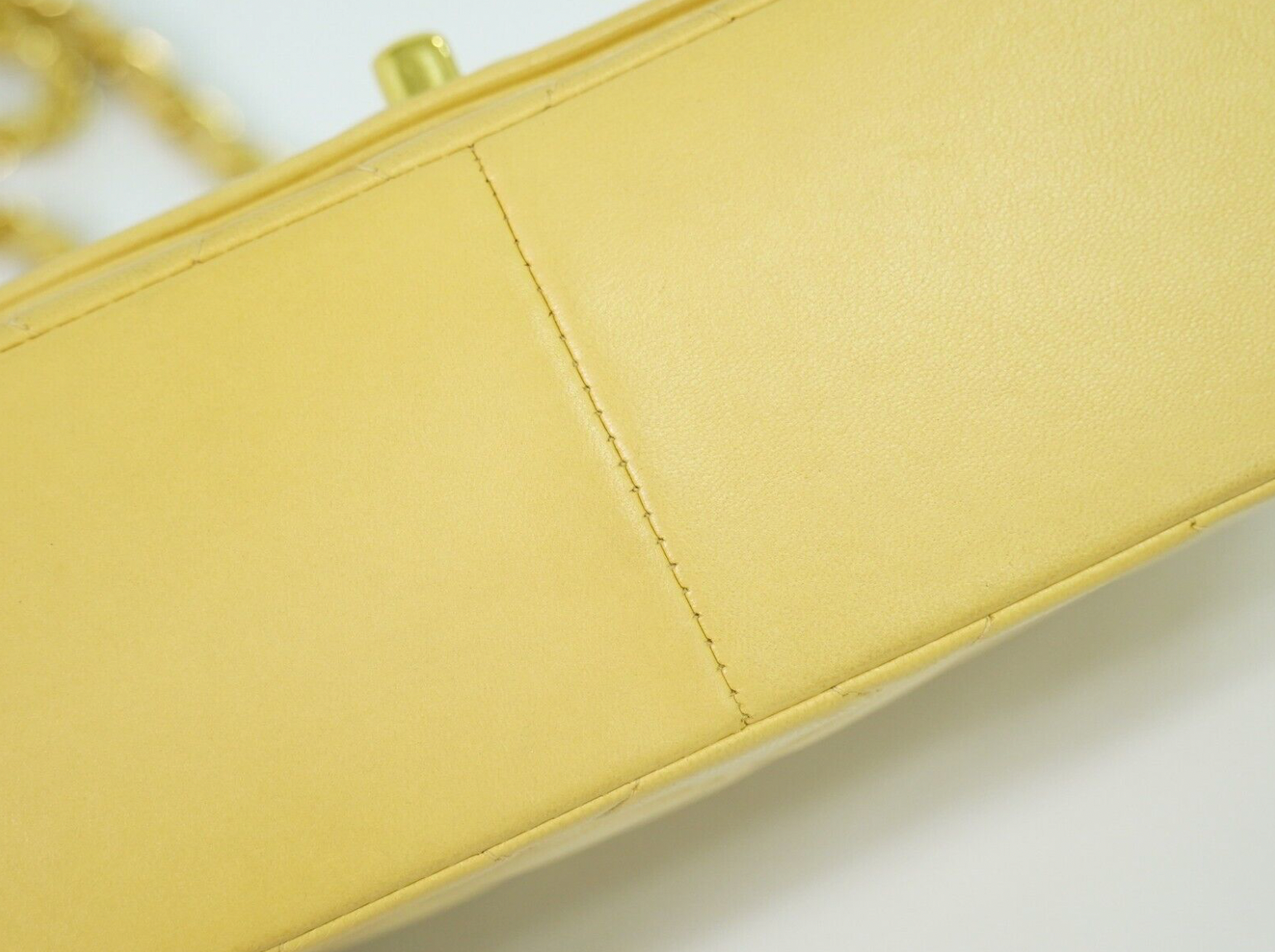 Pre-owned Vintage Chanel Diana CC leather shoulder bag in a yellow colour & gold-tone hardware