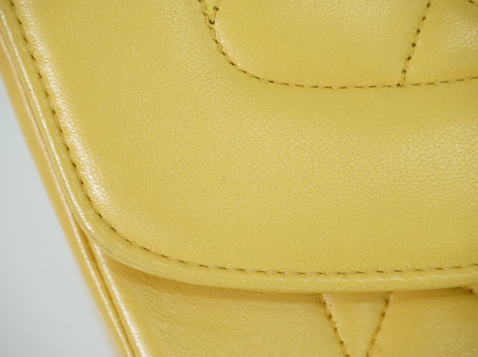 Pre-owned Vintage Chanel Diana CC leather shoulder bag in a yellow colour & gold-tone hardware