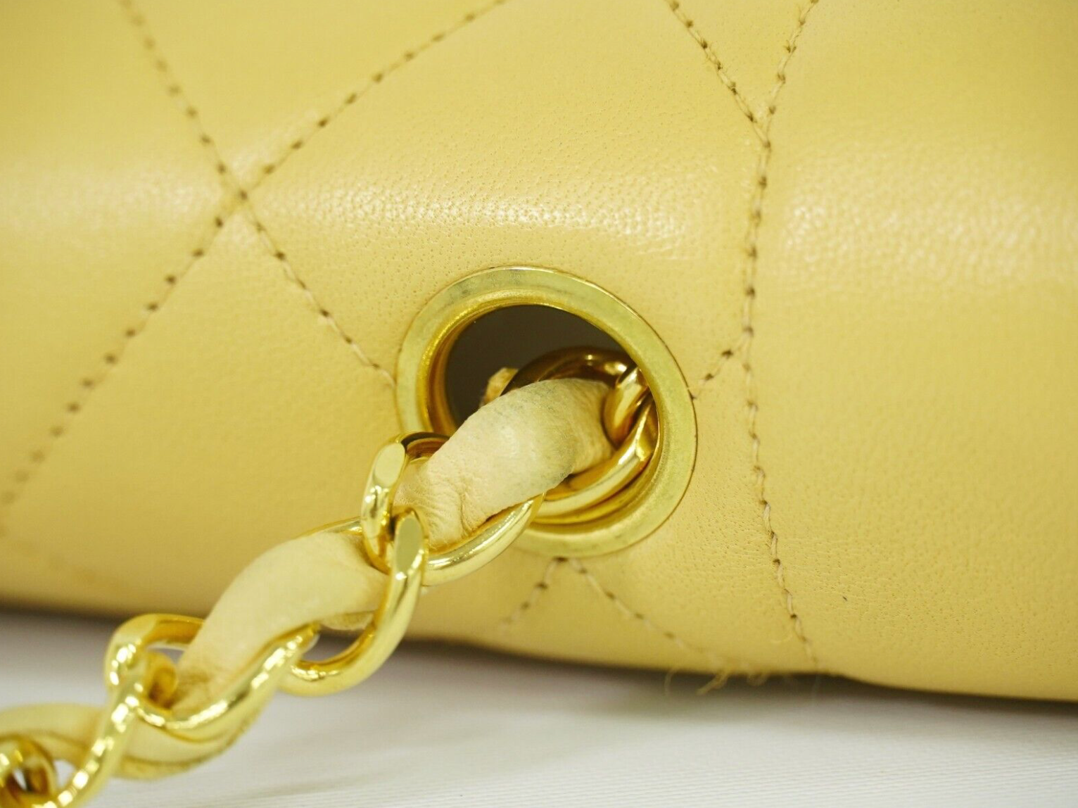 Pre-owned Vintage Chanel Diana CC leather shoulder bag in a yellow colour & gold-tone hardware