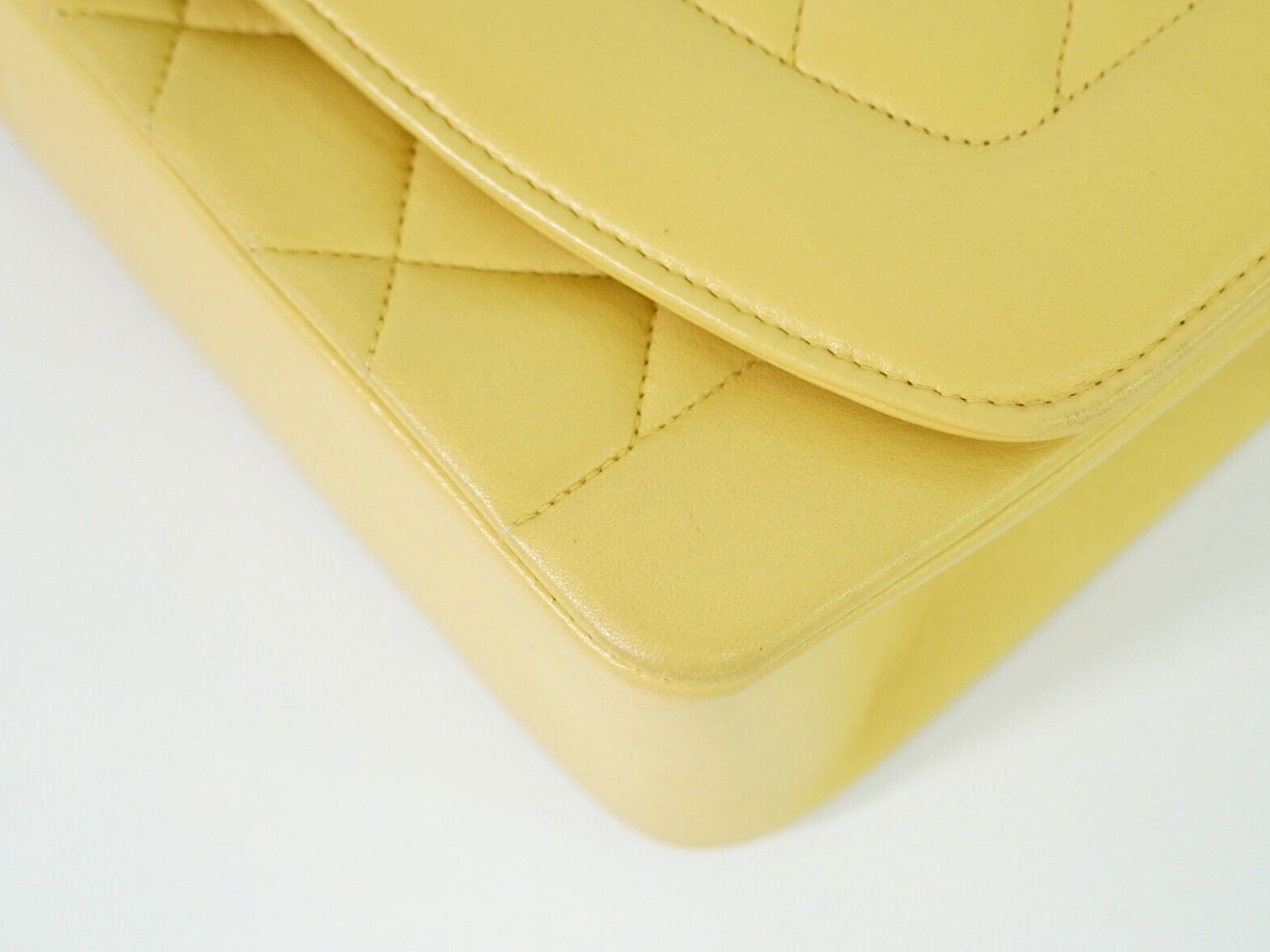 Pre-owned Vintage Chanel Diana CC leather shoulder bag in a yellow colour & gold-tone hardware