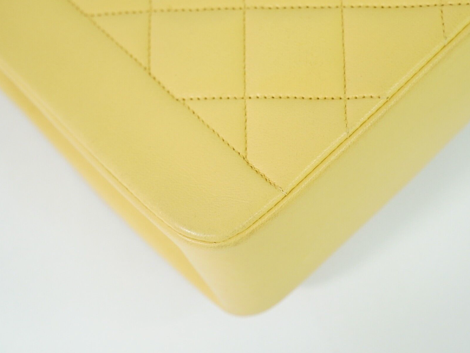 Pre-owned Vintage Chanel Diana CC leather shoulder bag in a yellow colour & gold-tone hardware