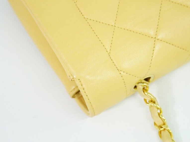 Pre-owned Vintage Chanel Diana CC leather shoulder bag in a yellow colour & gold-tone hardware