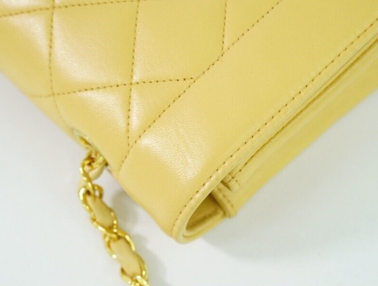 Pre-owned Vintage Chanel Diana CC leather shoulder bag in a yellow colour & gold-tone hardware