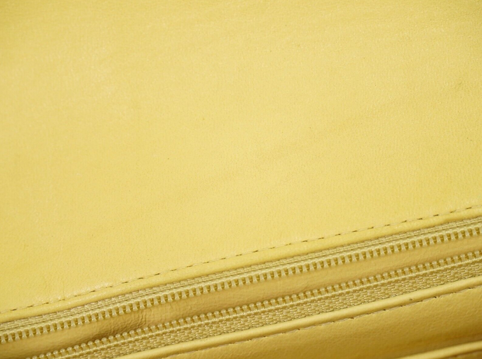 Pre-owned Vintage Chanel Diana CC leather shoulder bag in a yellow colour & gold-tone hardware