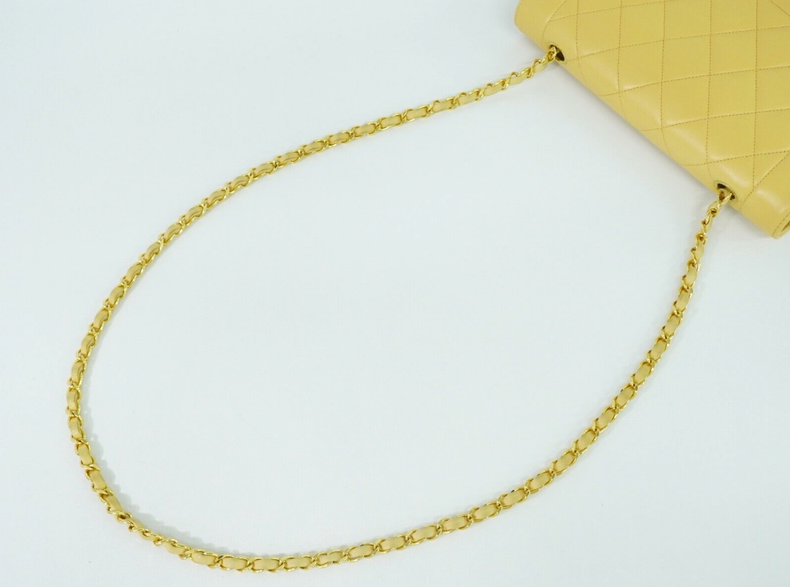 Pre-owned Vintage Chanel Diana CC leather shoulder bag in a yellow colour & gold-tone hardware