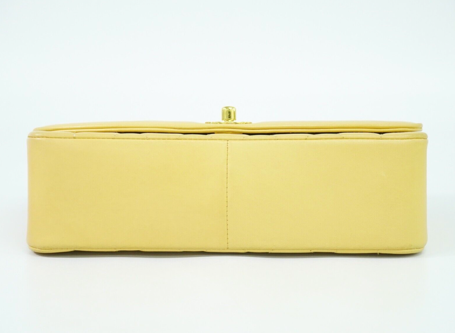 Pre-owned Vintage Chanel Diana CC leather shoulder bag in a yellow colour & gold-tone hardware