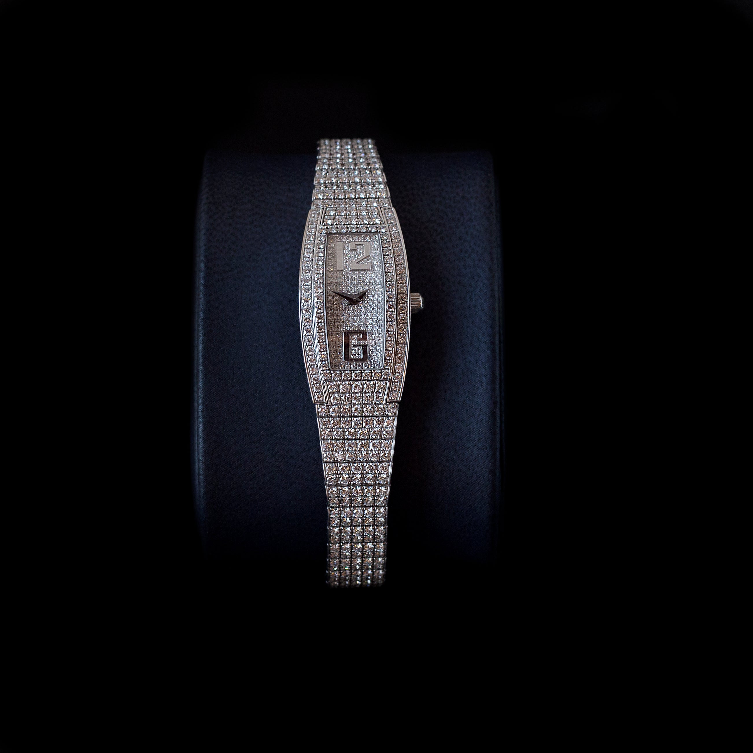 Edición limitada Piaget Limelight Tonneau de oro blanco con pavé de diamantes engastados