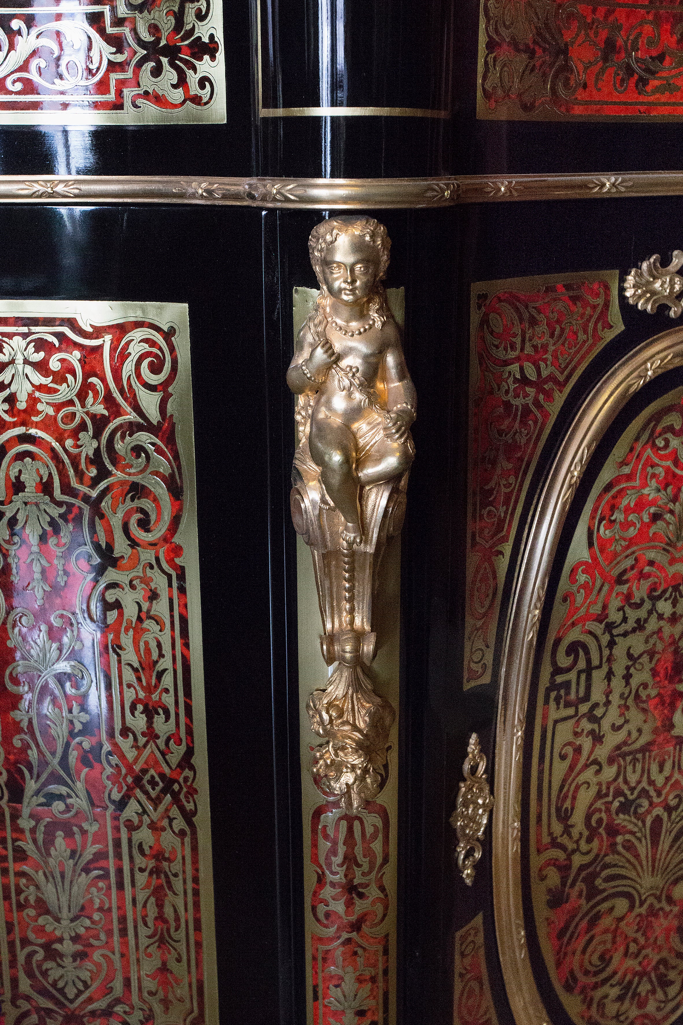 French 19th century Napoleon III, Boulle serpentine fronted credenza