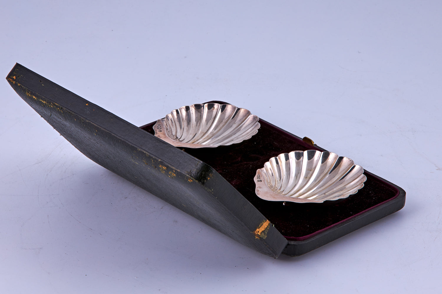 一對古董銀魚子醬托盤，帶原盒，由 Wales &amp; McCulloch 設計