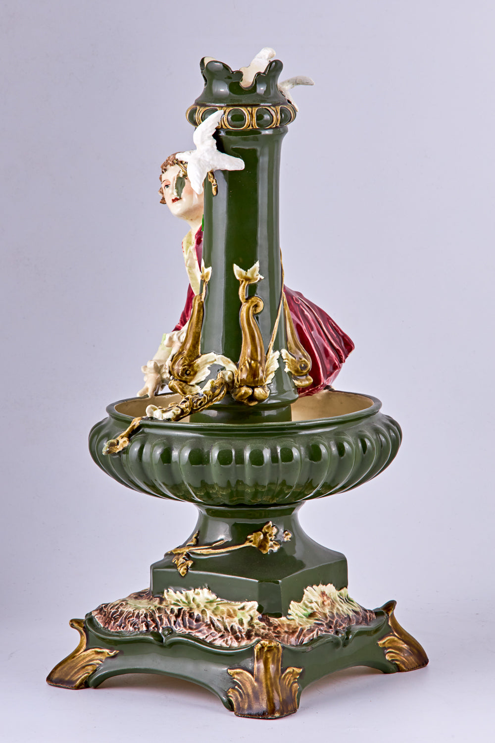 Jarrón decorativo de mayólica modelado en relieve pintado a mano Art Nouveau