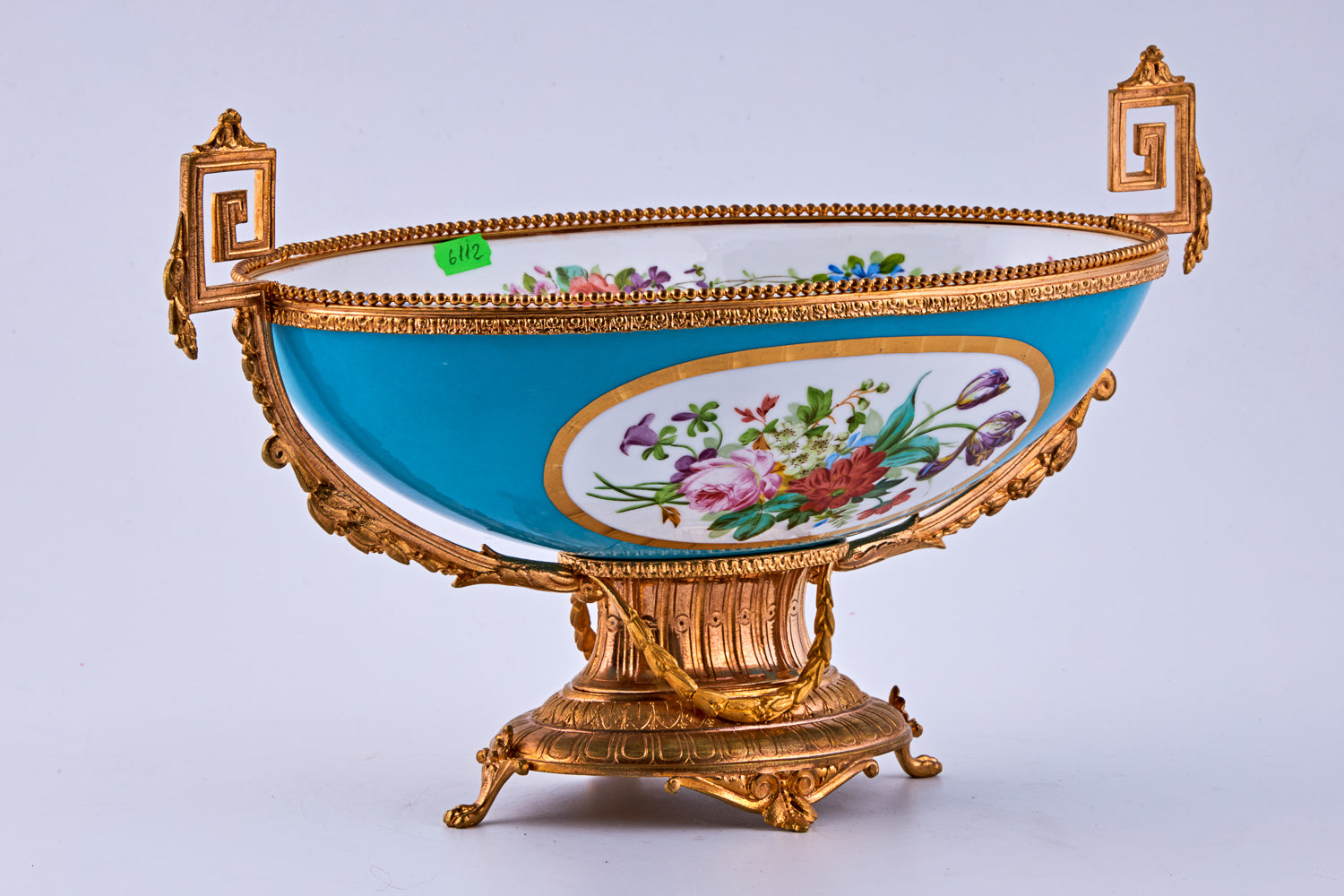 Jarrón de porcelana con montura ormolu Sevres bleu celeste