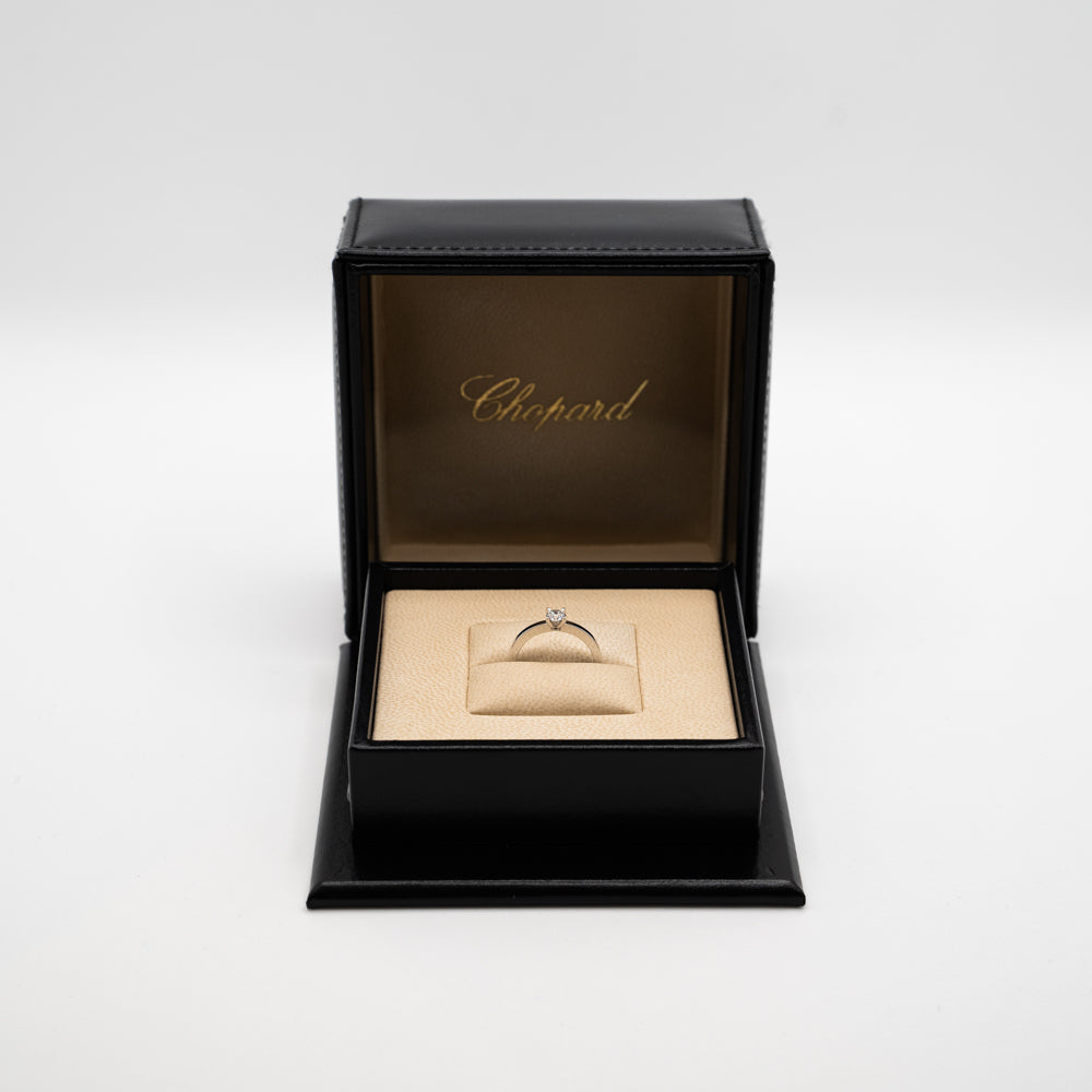 Anillo Chopard de oro blanco de 18 quilates con diamantes de talla brillante de 0,30 quilates de la colección "For Ever engagement"