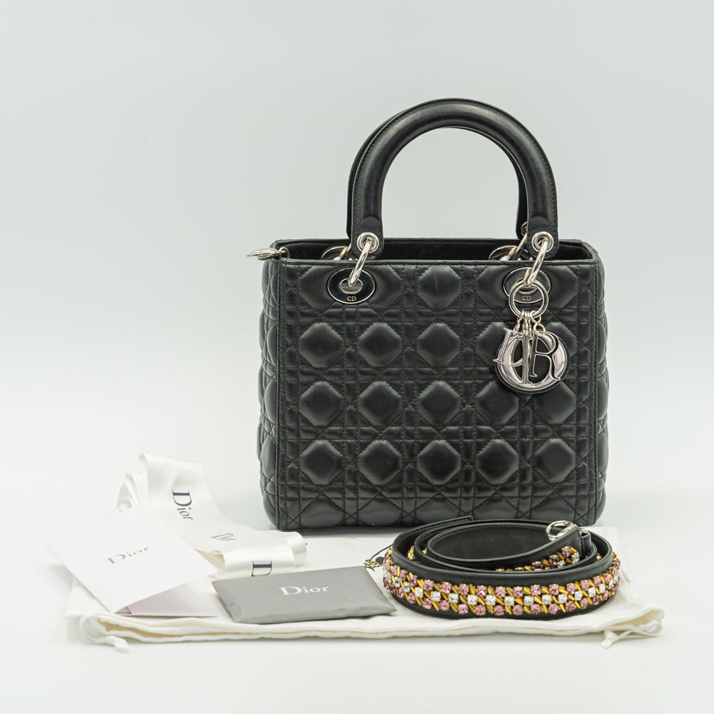 Bolso Lady Dior Totem mediano de piel de cordero negra