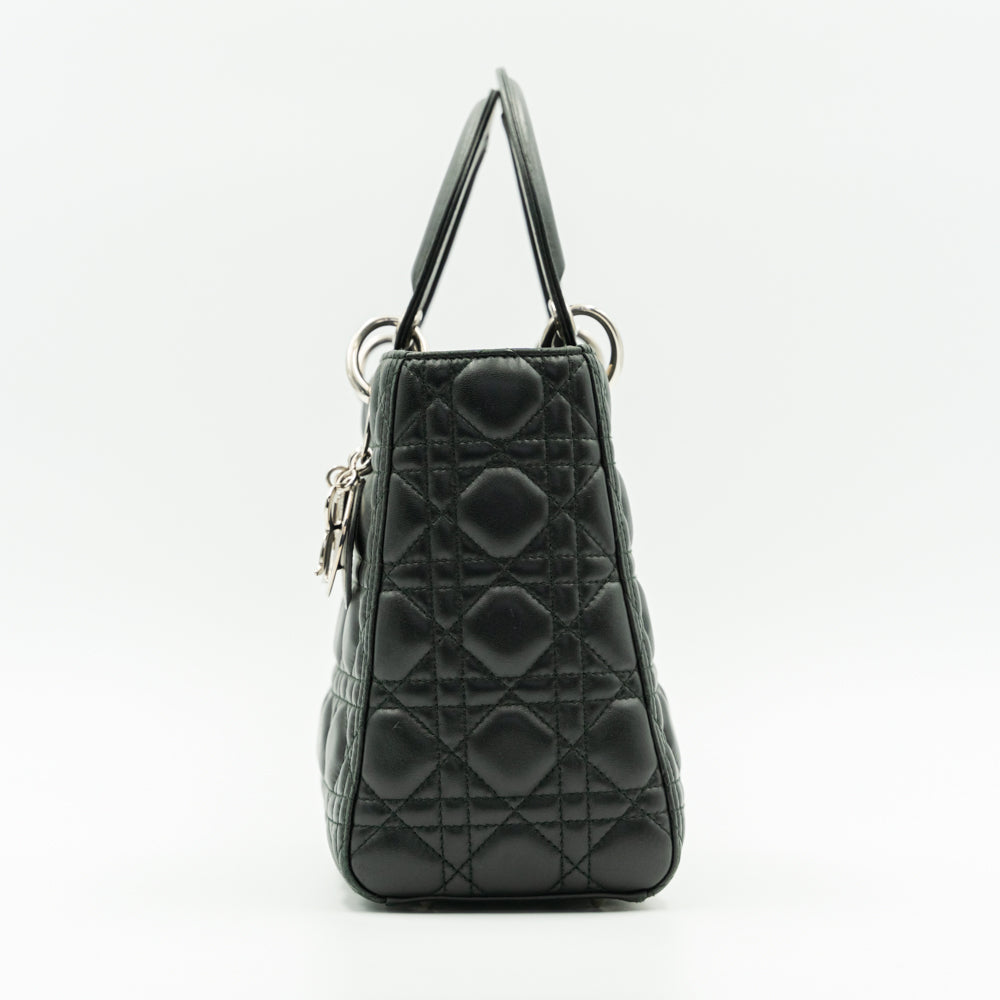 Bolso Lady Dior Totem mediano de piel de cordero negra