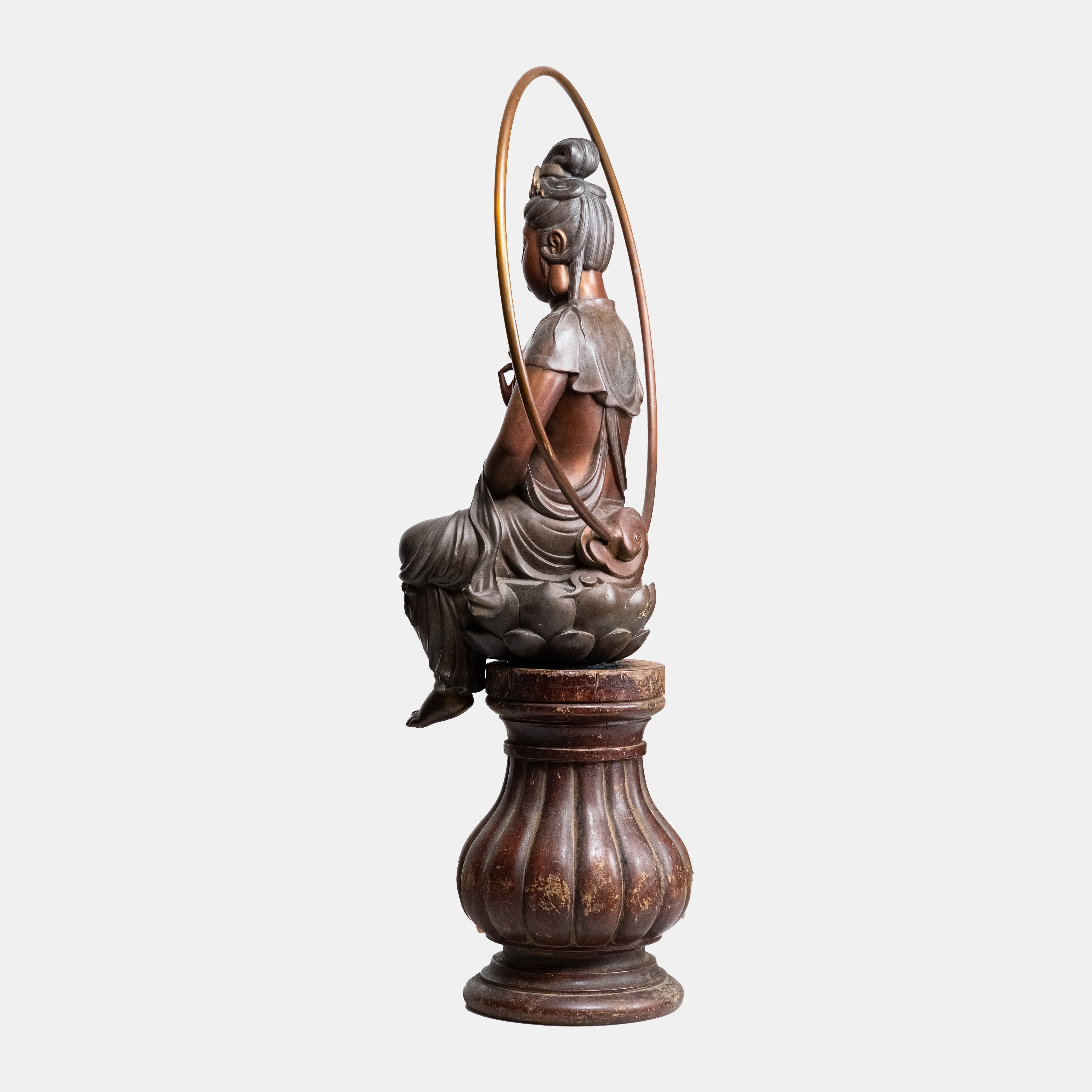 Antique bronze sculpture of the sitting Buddha in Shuni Mudra