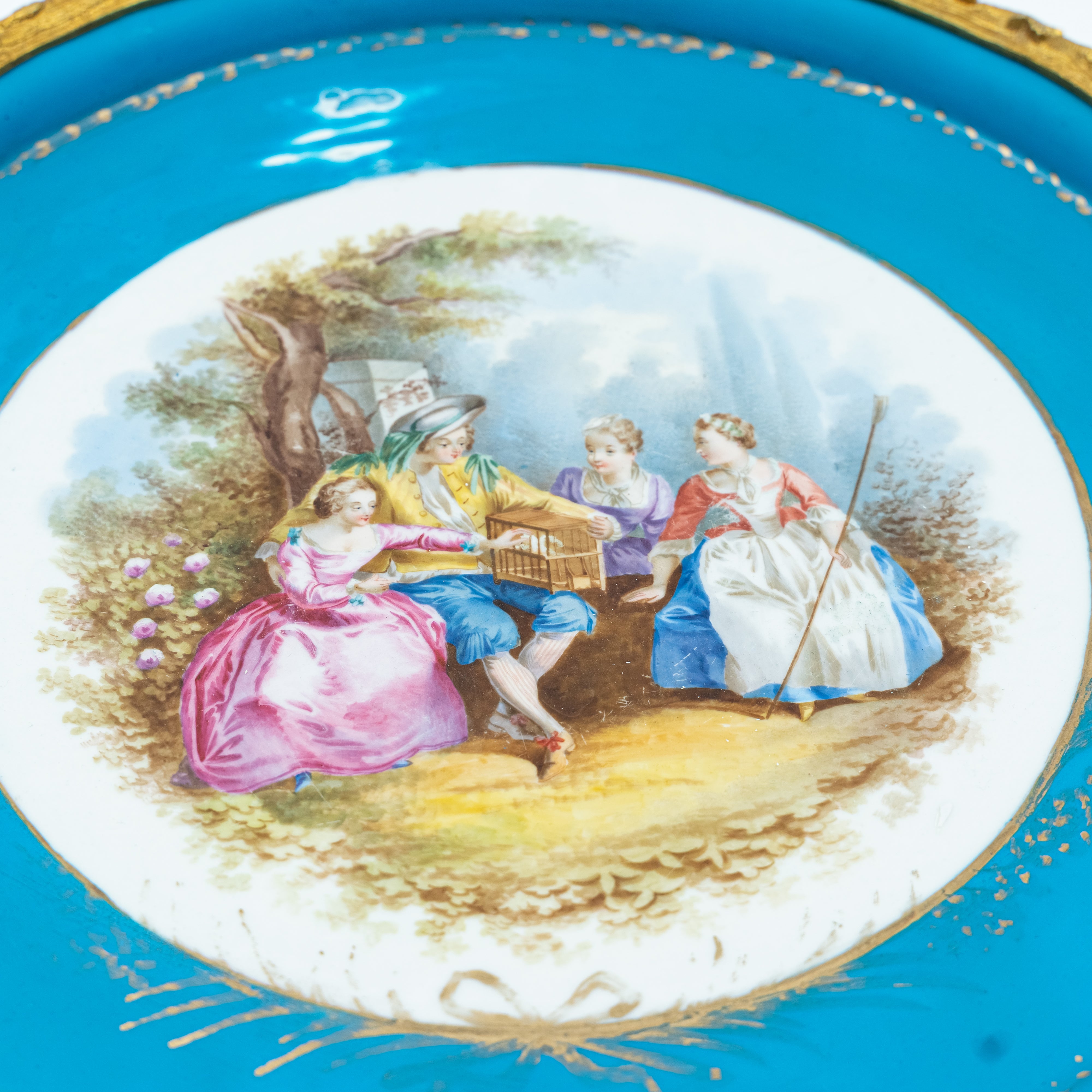 Plato de pared decorativo de porcelana de Sevres del siglo XVIII.