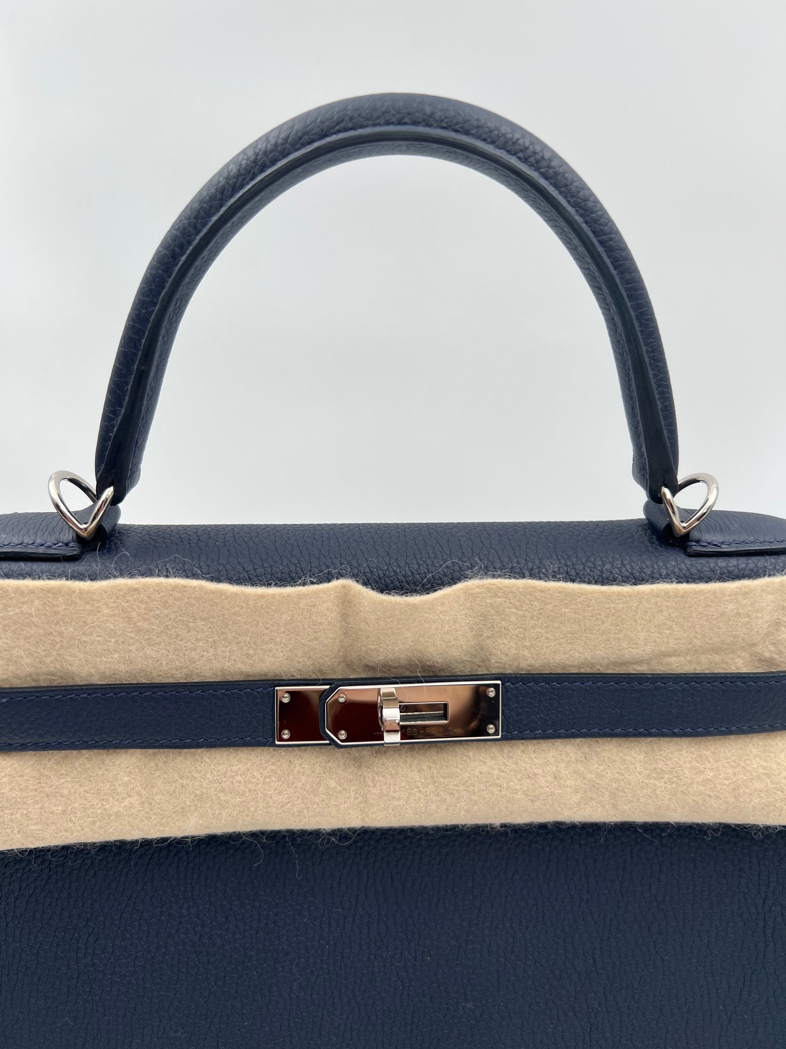 Full set Hermes Kelly Retourne 32 leather handbag in Blue Nuit Togo leather