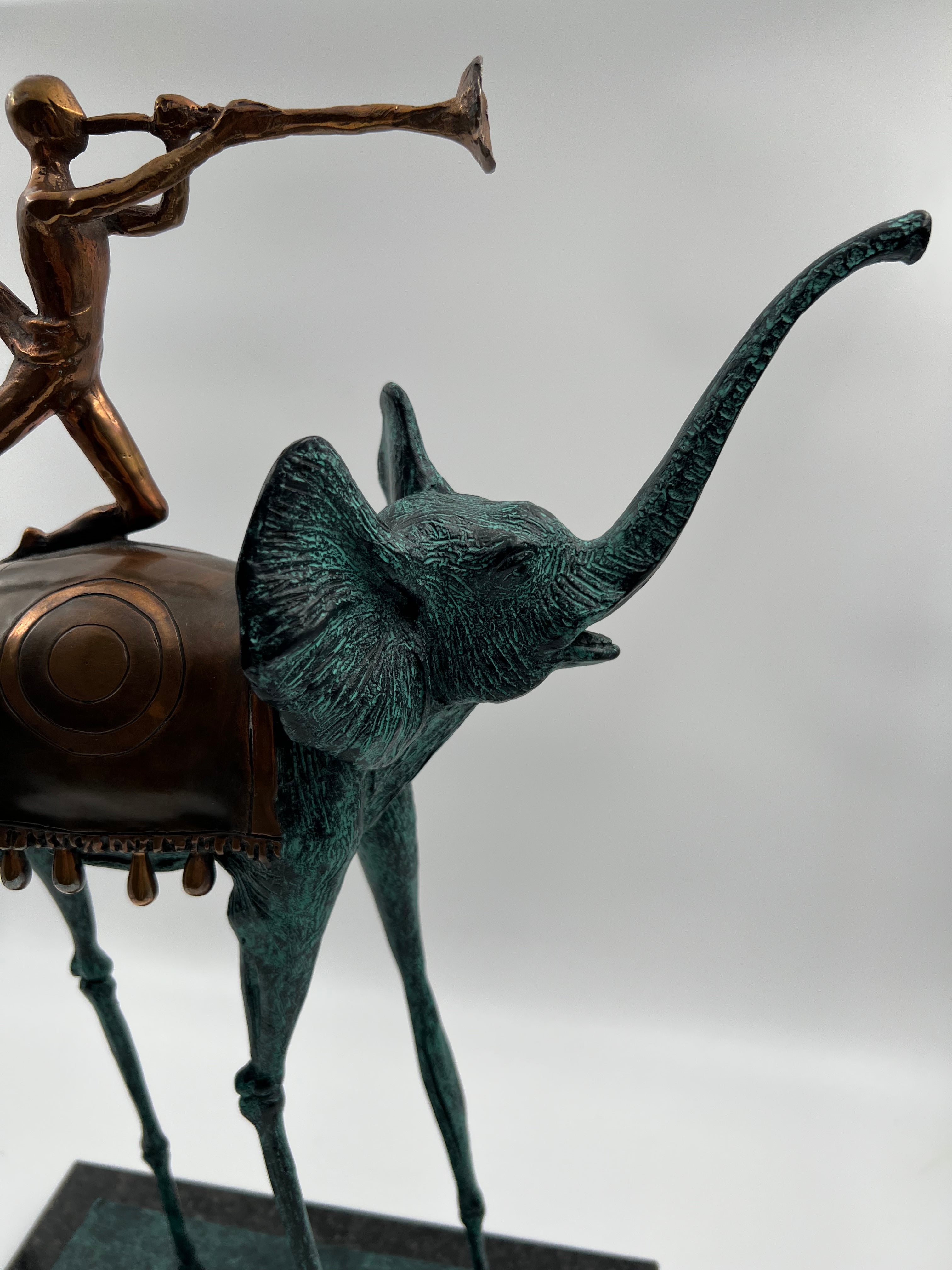 Escultura de Salvador Dalí de edición limitada "Elefante triunfante" 305 de una edición de 350 