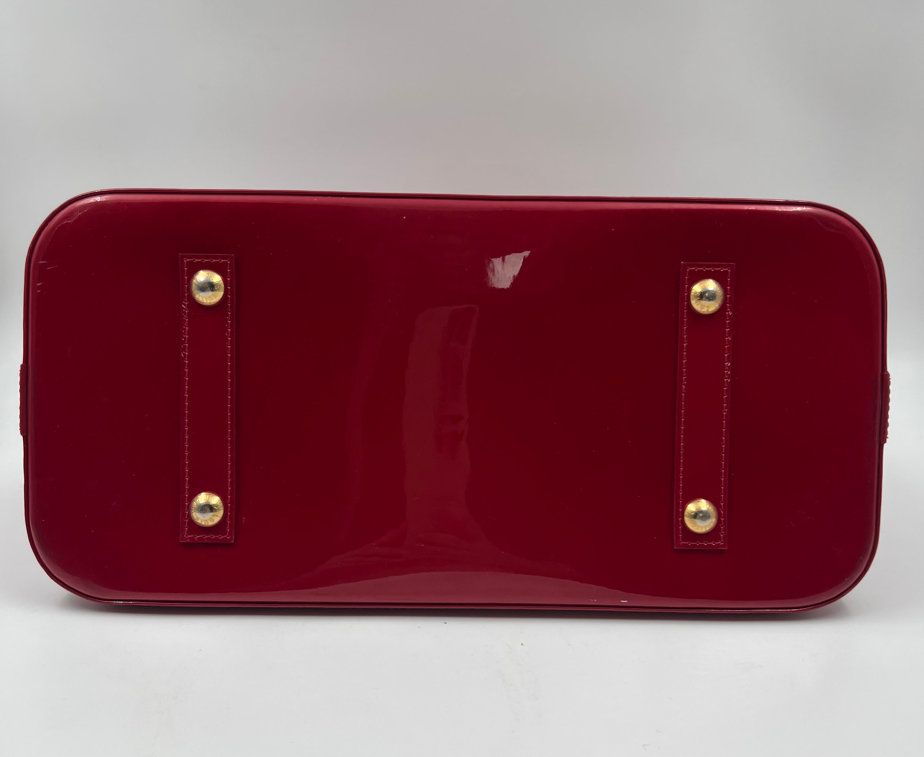 Louis Vuitton Monogram Vernis leather Alma MM handbag in red color