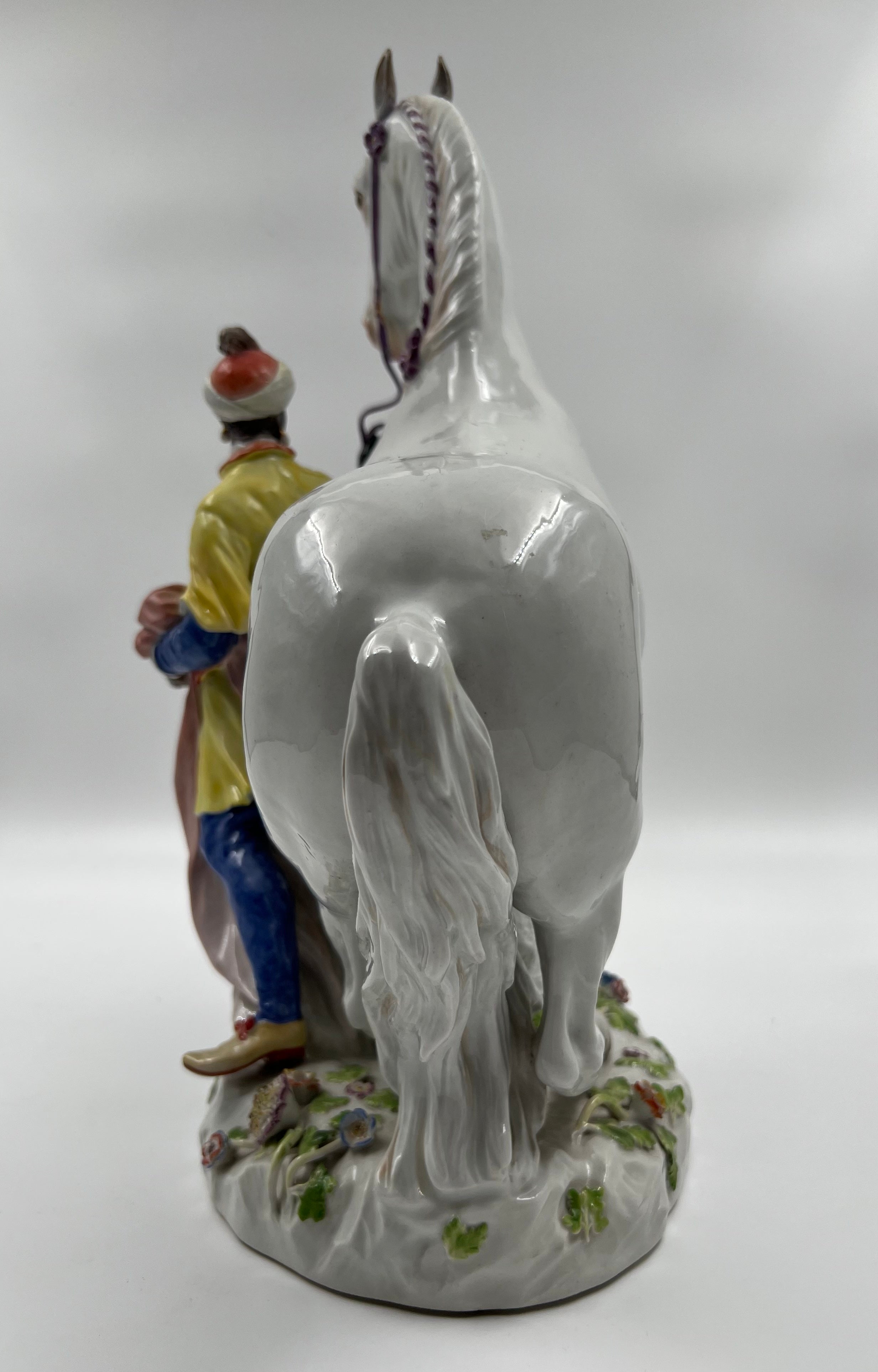 Un gran grupo ecuestre de porcelana de Meissen formado por "un caballo y un guía"