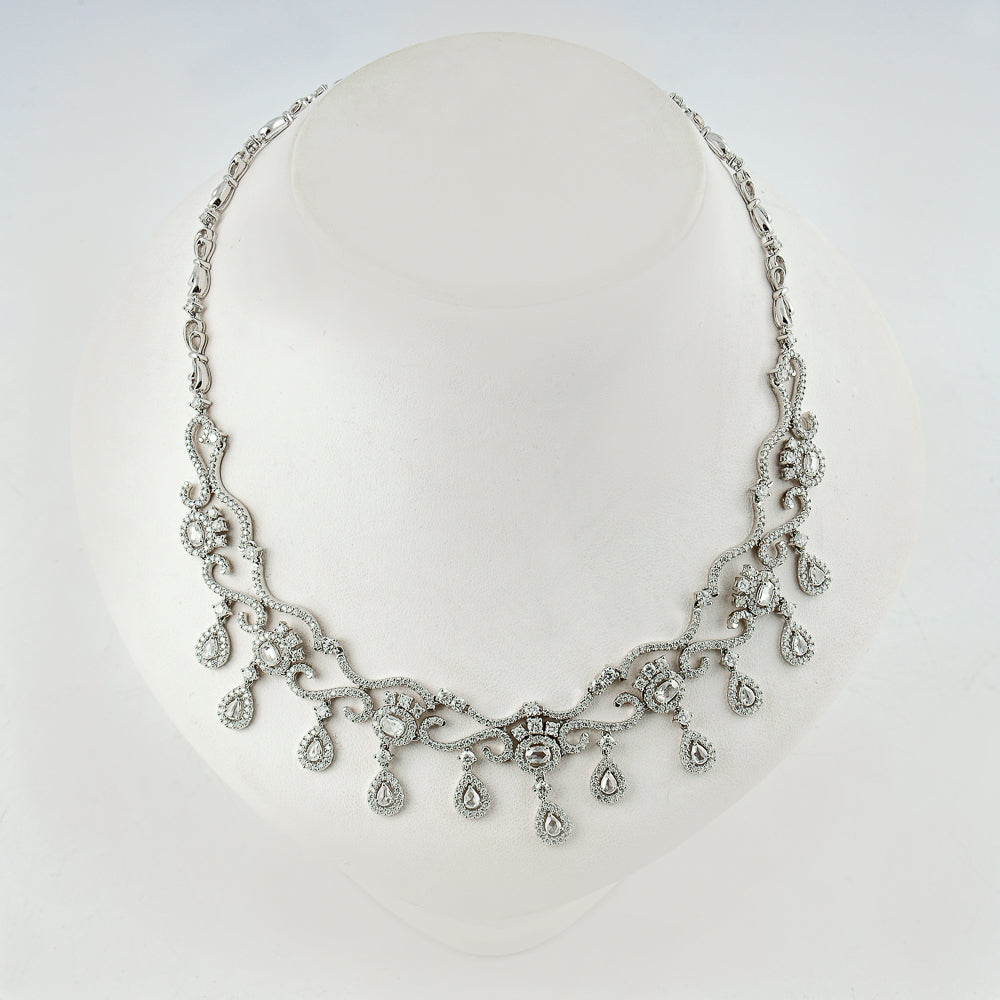 18K white gold necklace set with 8,10 CTW colourless diamonds