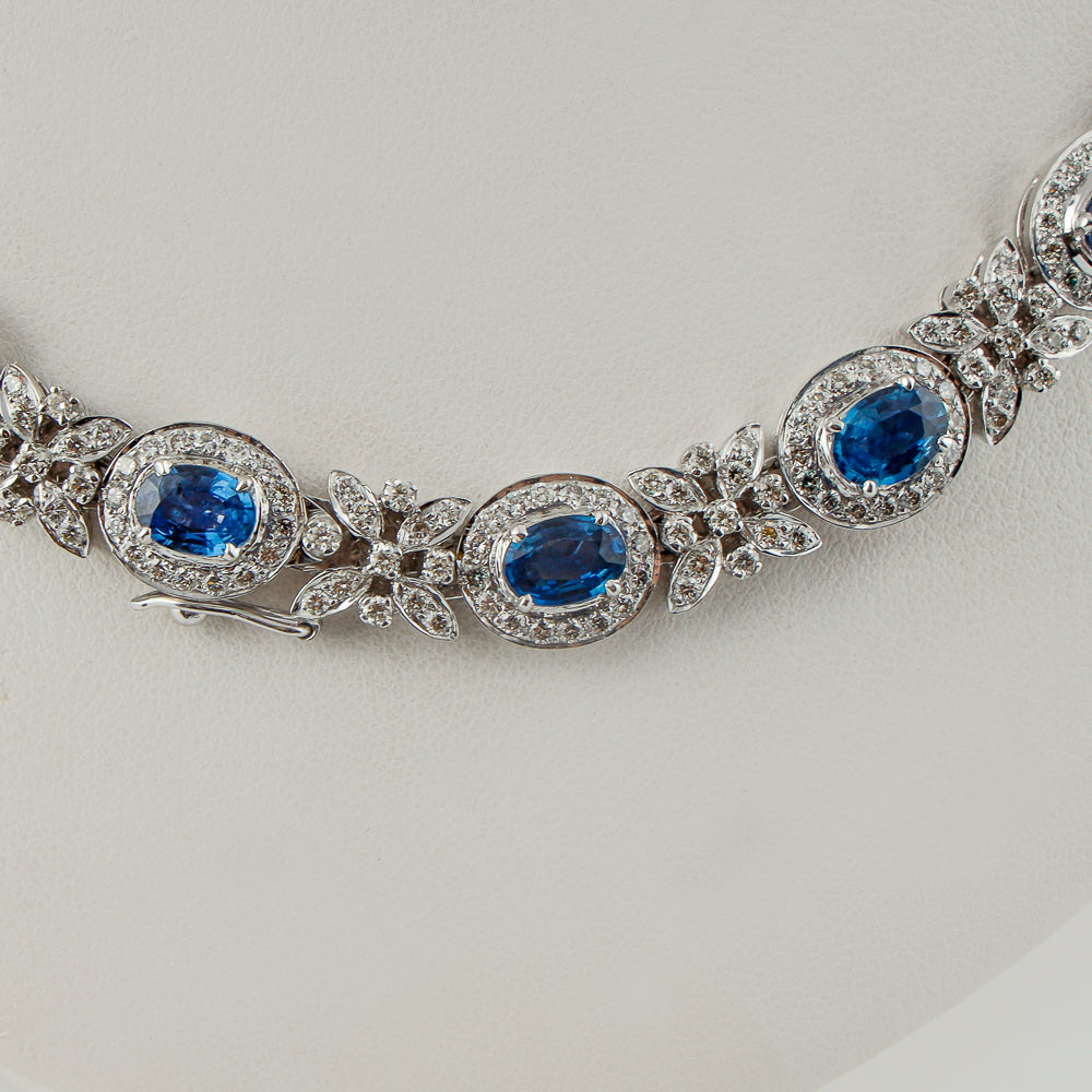 Collar de oro blanco de 18 quilates engastado con diamantes naturales de 9,10 CTW y zafiros azules de 20 CTW